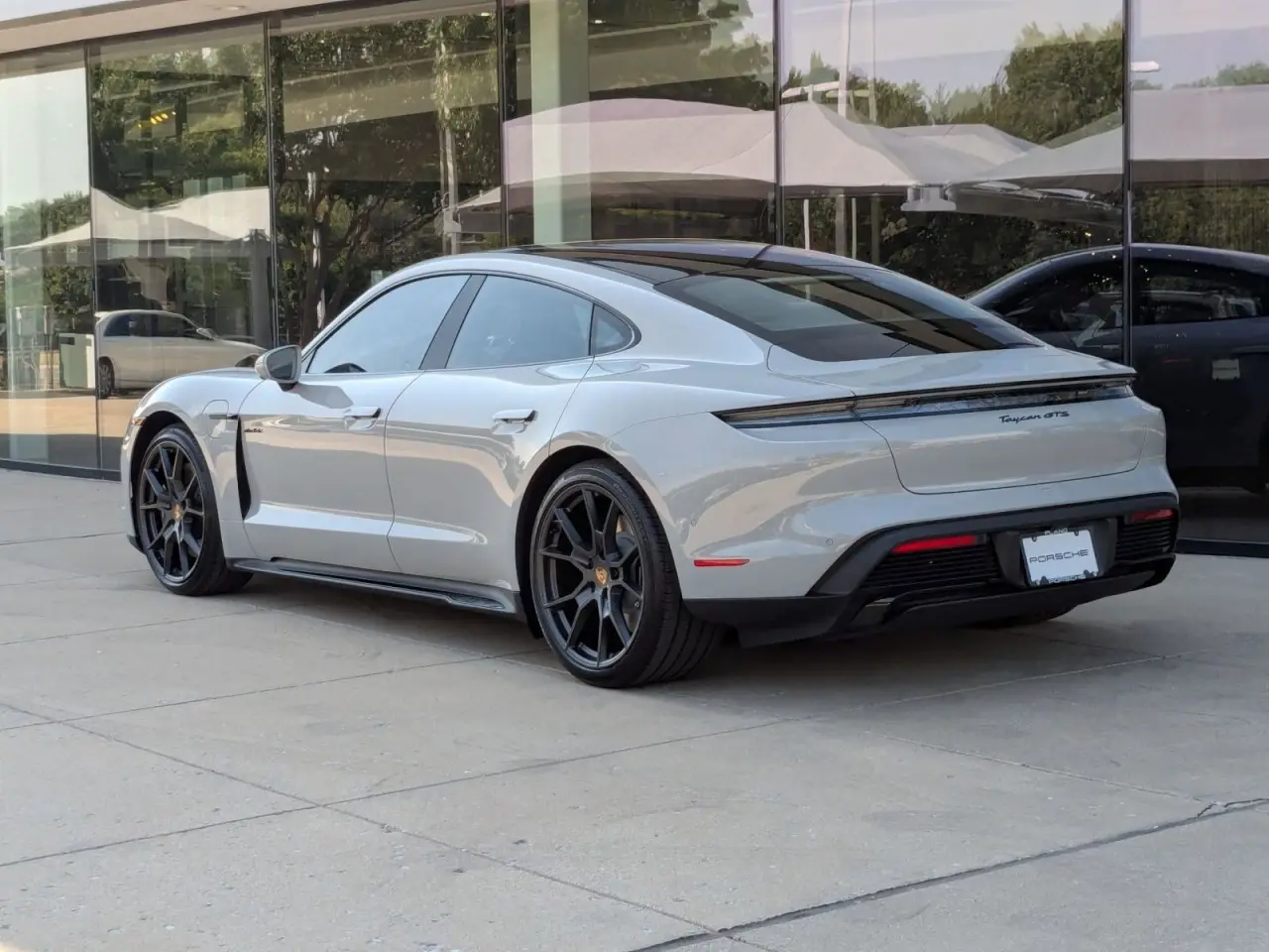 2026 Porsche Taycan GTS - Photo 24