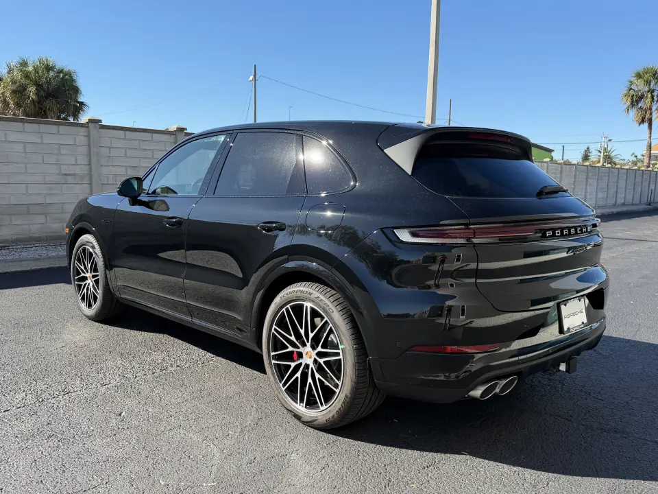 2026 Porsche Cayenne S E-Hybrid - Photo 23