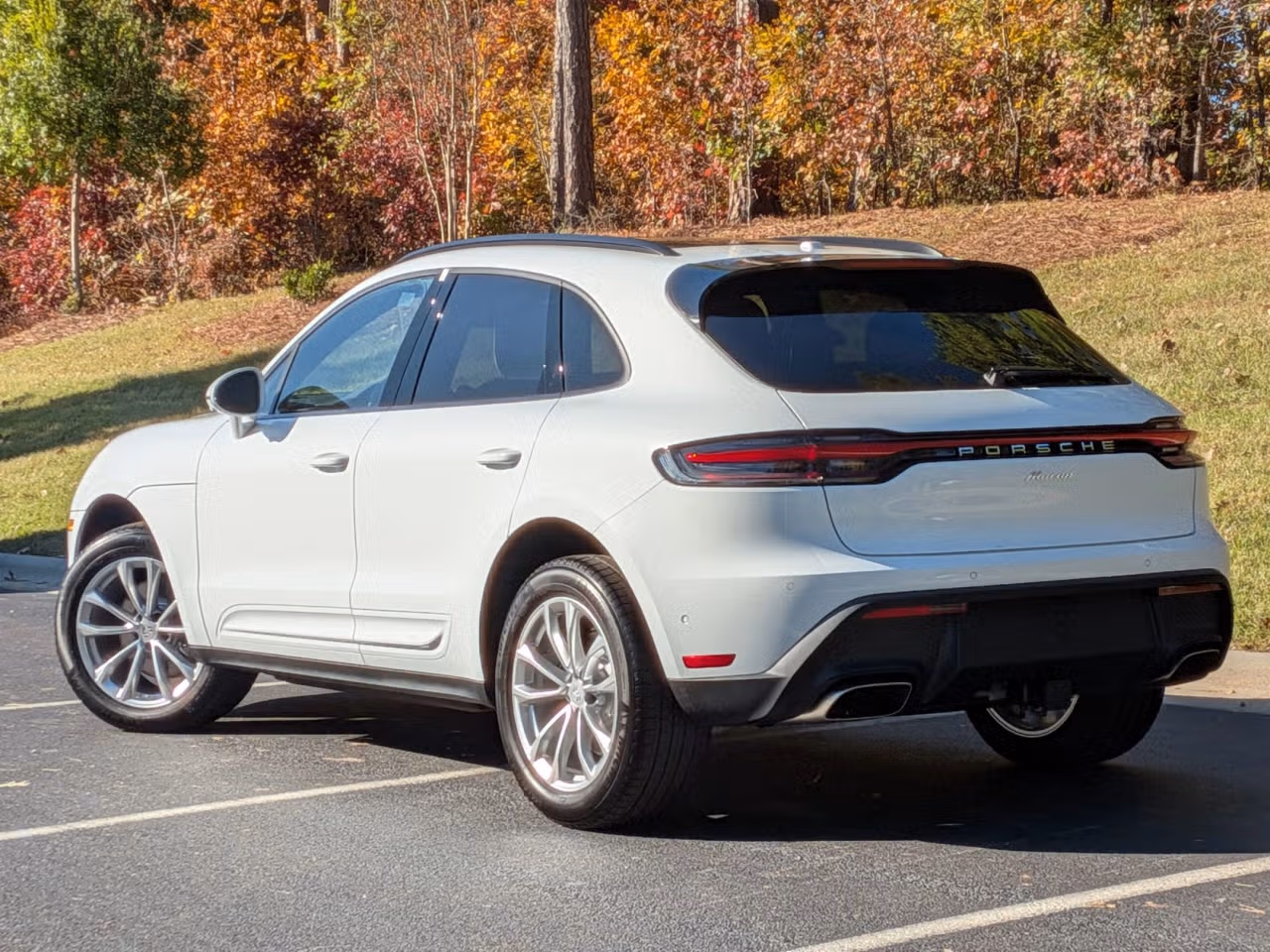 2026 Porsche Macan T - Photo 20
