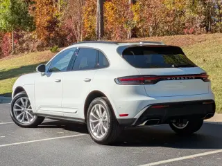 2026 Porsche Macan T - Photo 21