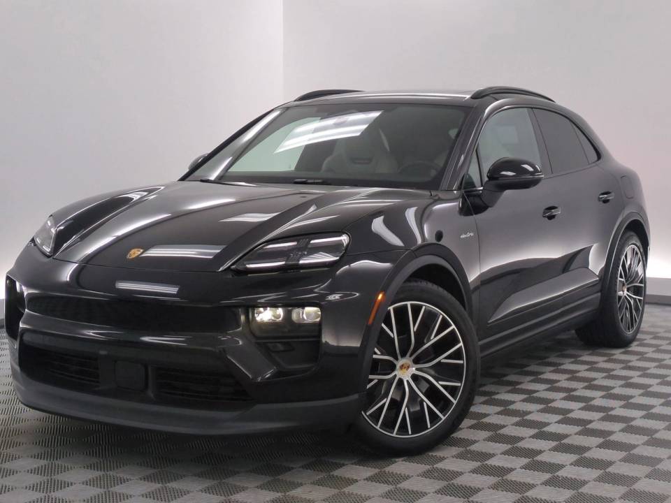 2025 Porsche Macan Base