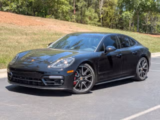 2023 Porsche Panamera GTS's photo