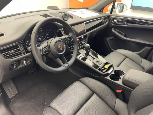 2026 Porsche Macan Base - Photo 30