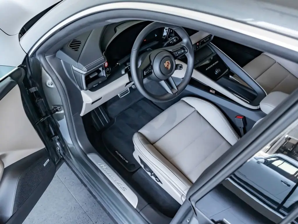 2025 Porsche Macan 32