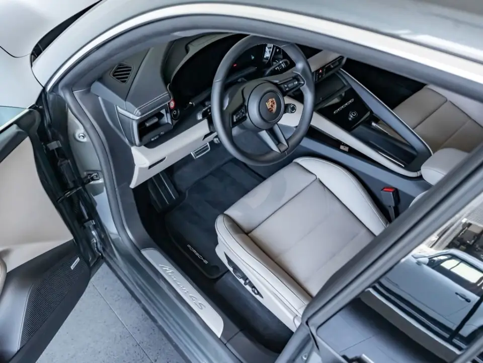 2025 Porsche Macan 31