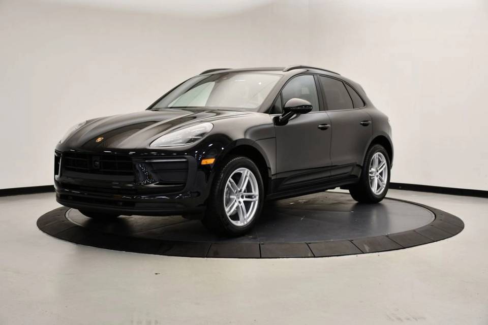 2025 Porsche Macan Base
