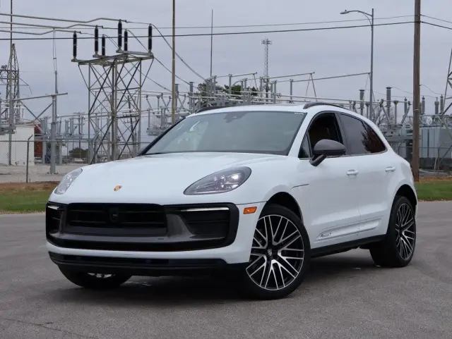 2026 Porsche Macan T - Photo 6