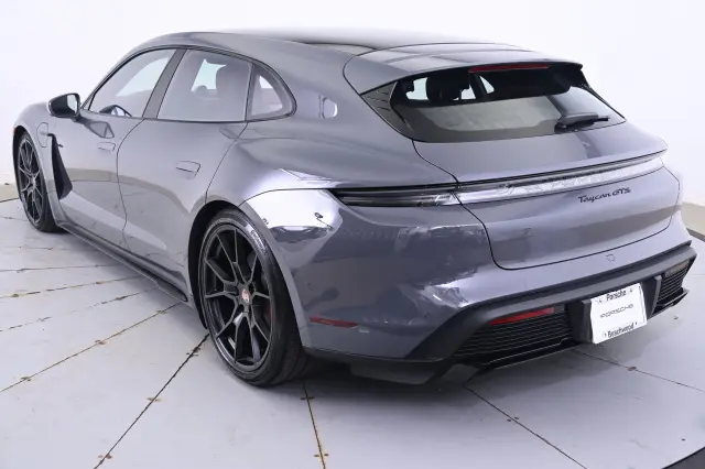 2026 Porsche Taycan GTS - Photo 22