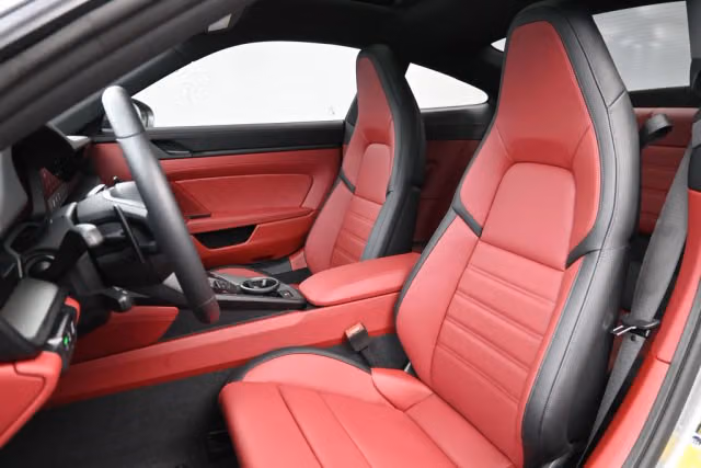 2025 Porsche 911 S - Photo 34