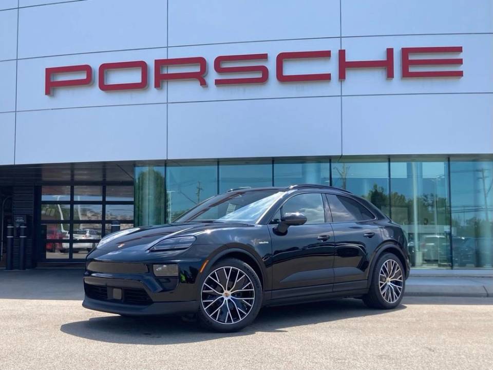 2025 Porsche Macan Base