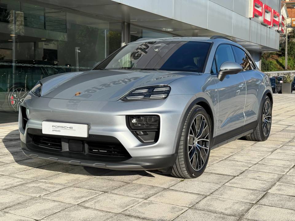 Compre um Macan 4 de re-estreio no Centro Porsche Braga