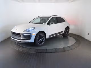 2025 Porsche Macan -'s photo
