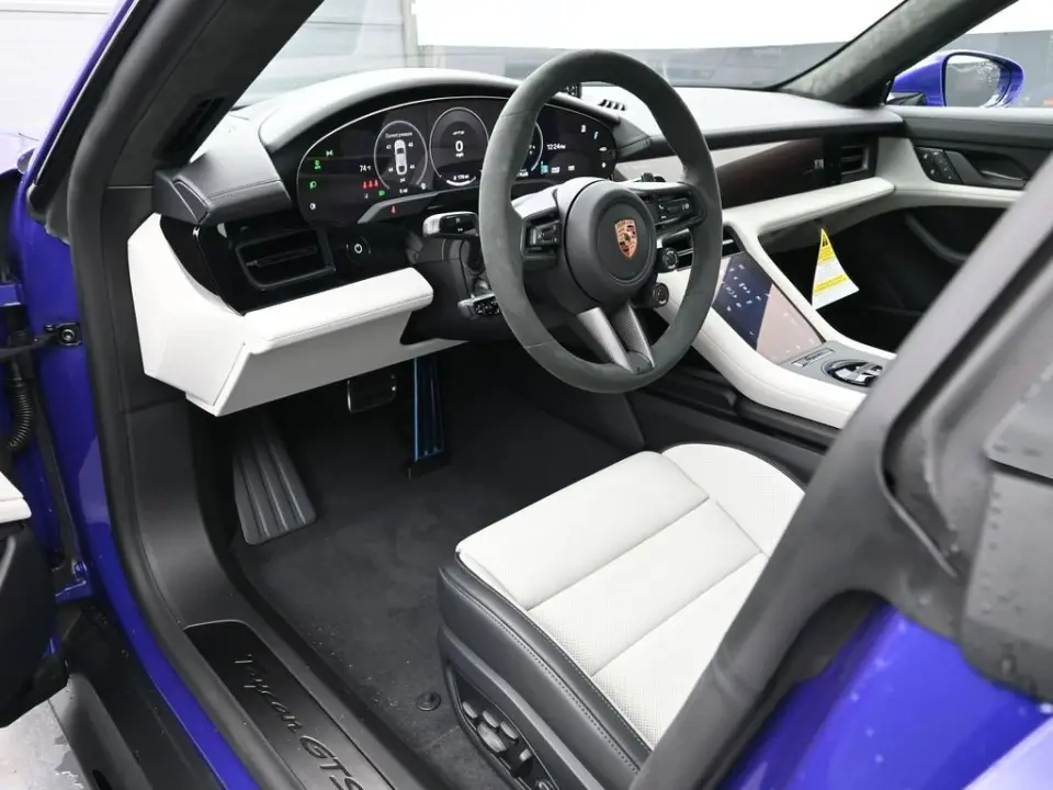 2026 Porsche Taycan GTS - Photo 31