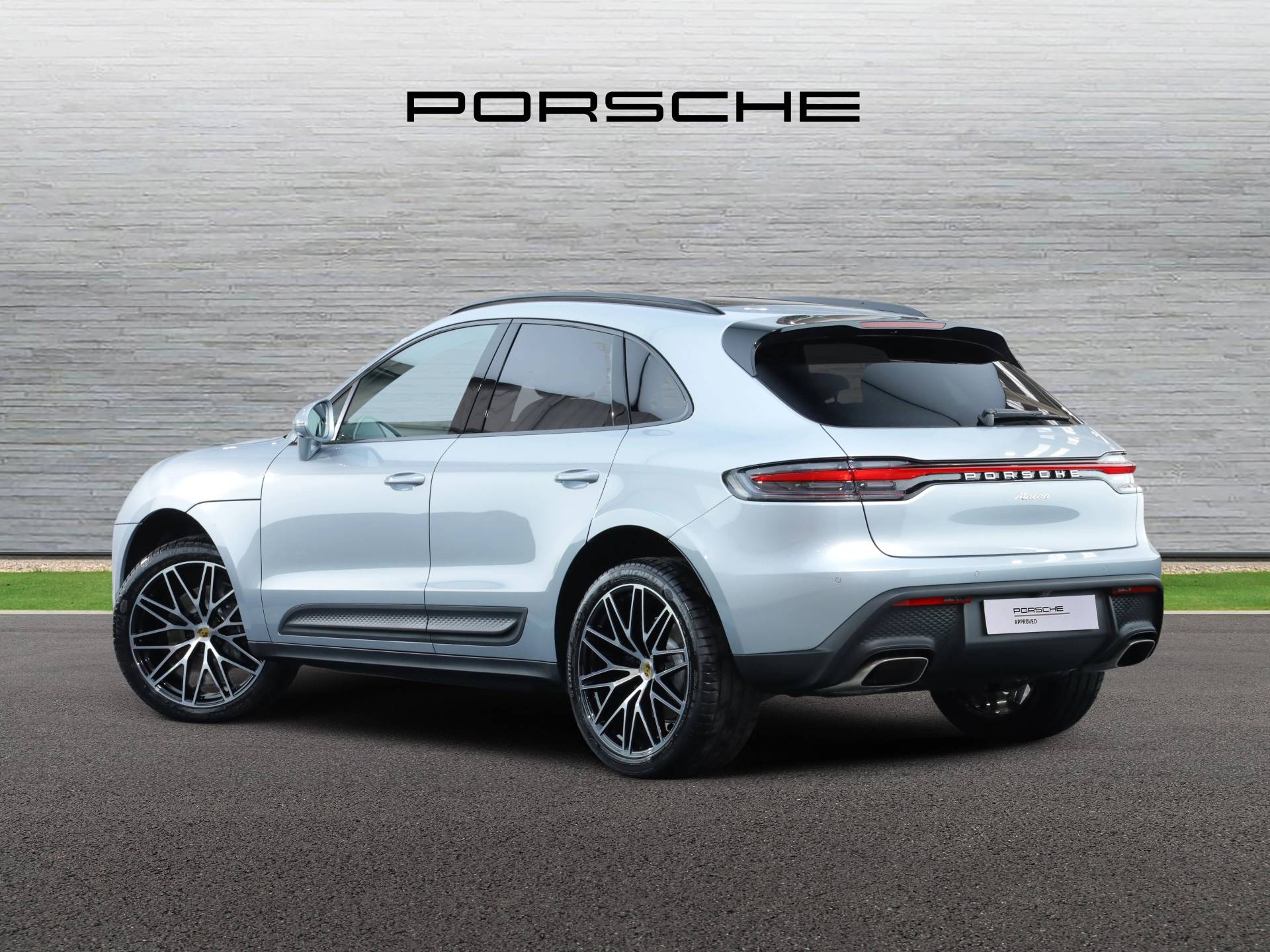 Macan, photo 2 of 27
