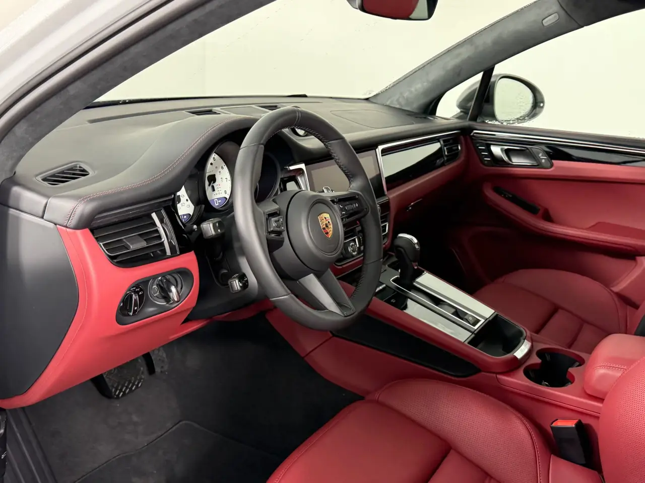 2026 Porsche Macan T - Photo 32