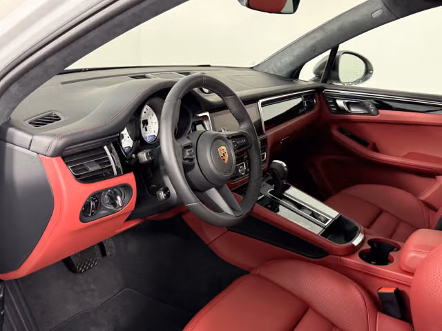 2026 Porsche Macan T - Photo 26