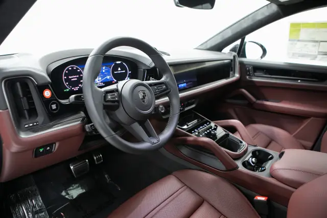 2026 Porsche Cayenne Coup Turbo E-Hybrid - Photo 30