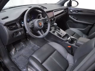 2026 Porsche Macan T - Photo 25