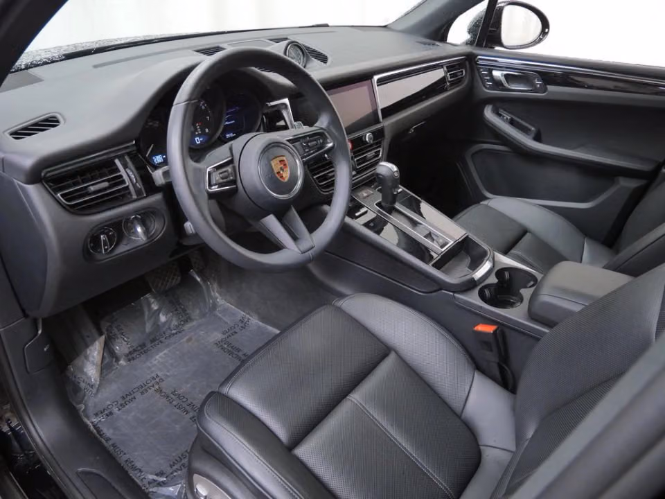2026 Porsche Macan T - Photo 27
