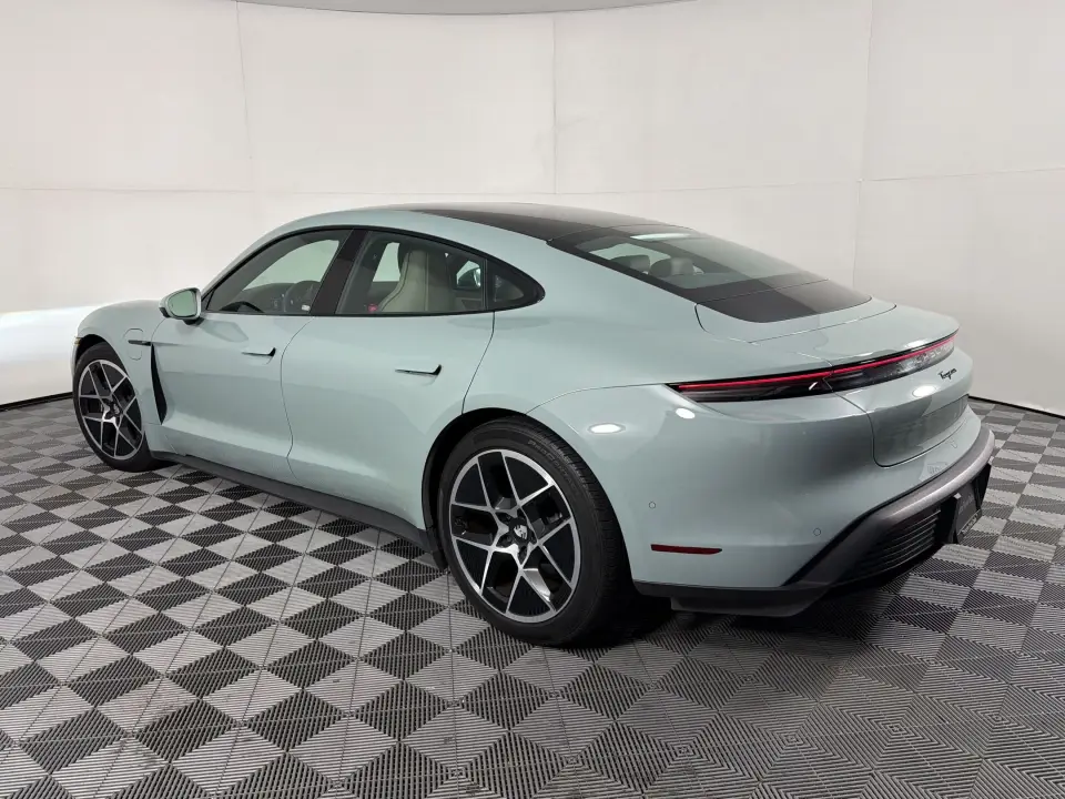 2025 Porsche Taycan 23