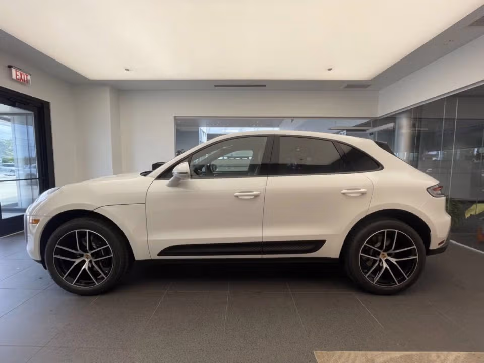 2025 Porsche Macan Base - Photo 11