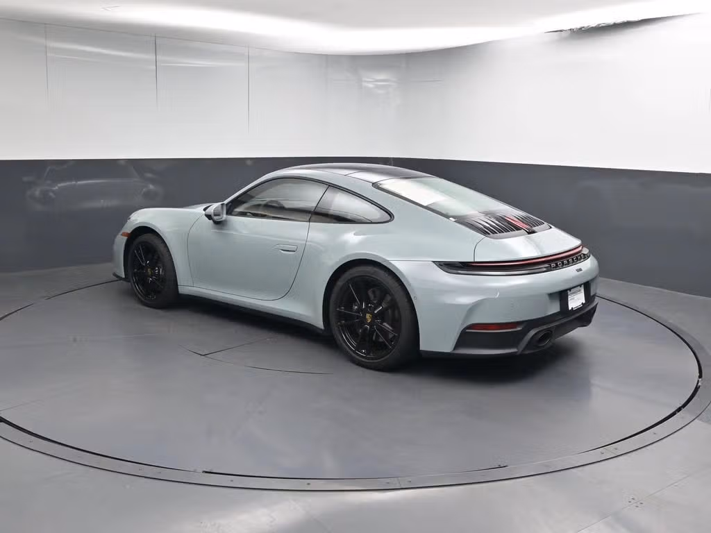 2025 Porsche 911 - Photo 20