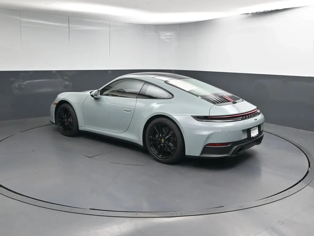 2025 Porsche 911 - Photo 24