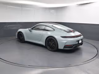 2025 Porsche 911 - Photo 17