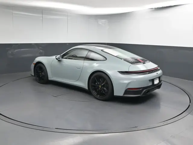 2025 Porsche 911 - Photo 22