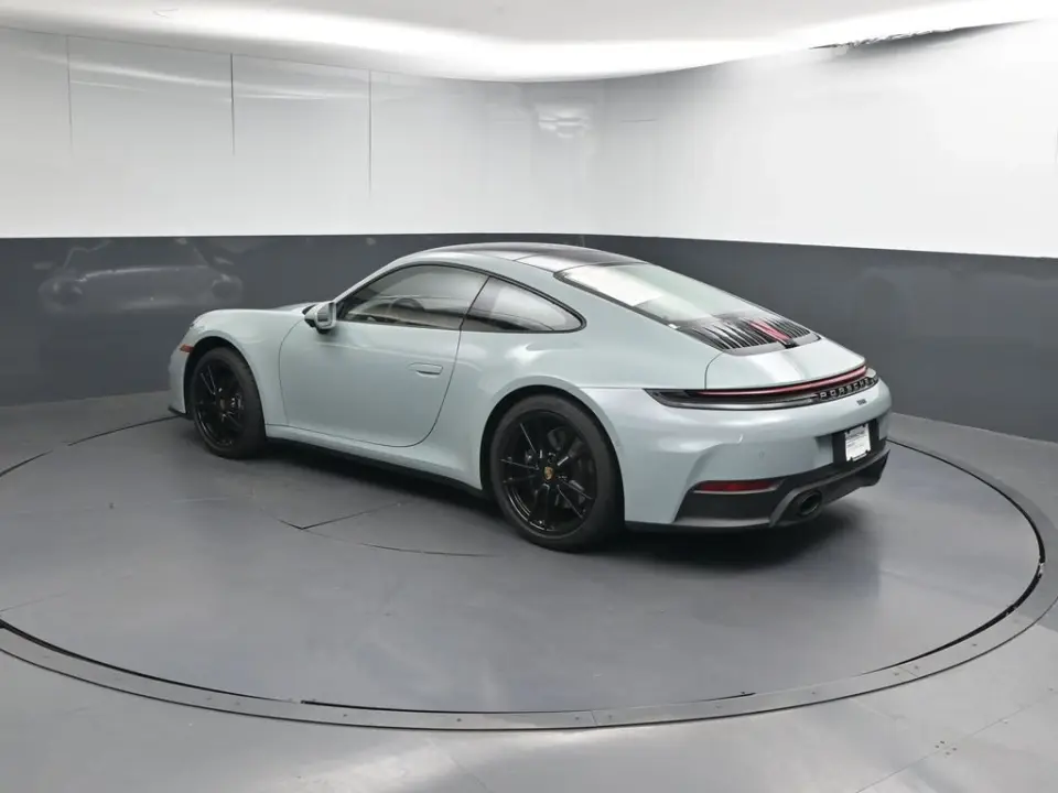 2025 Porsche 911 - Photo 23
