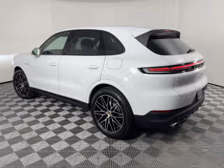 2026 Porsche Cayenne E-Hybrid - Photo 17