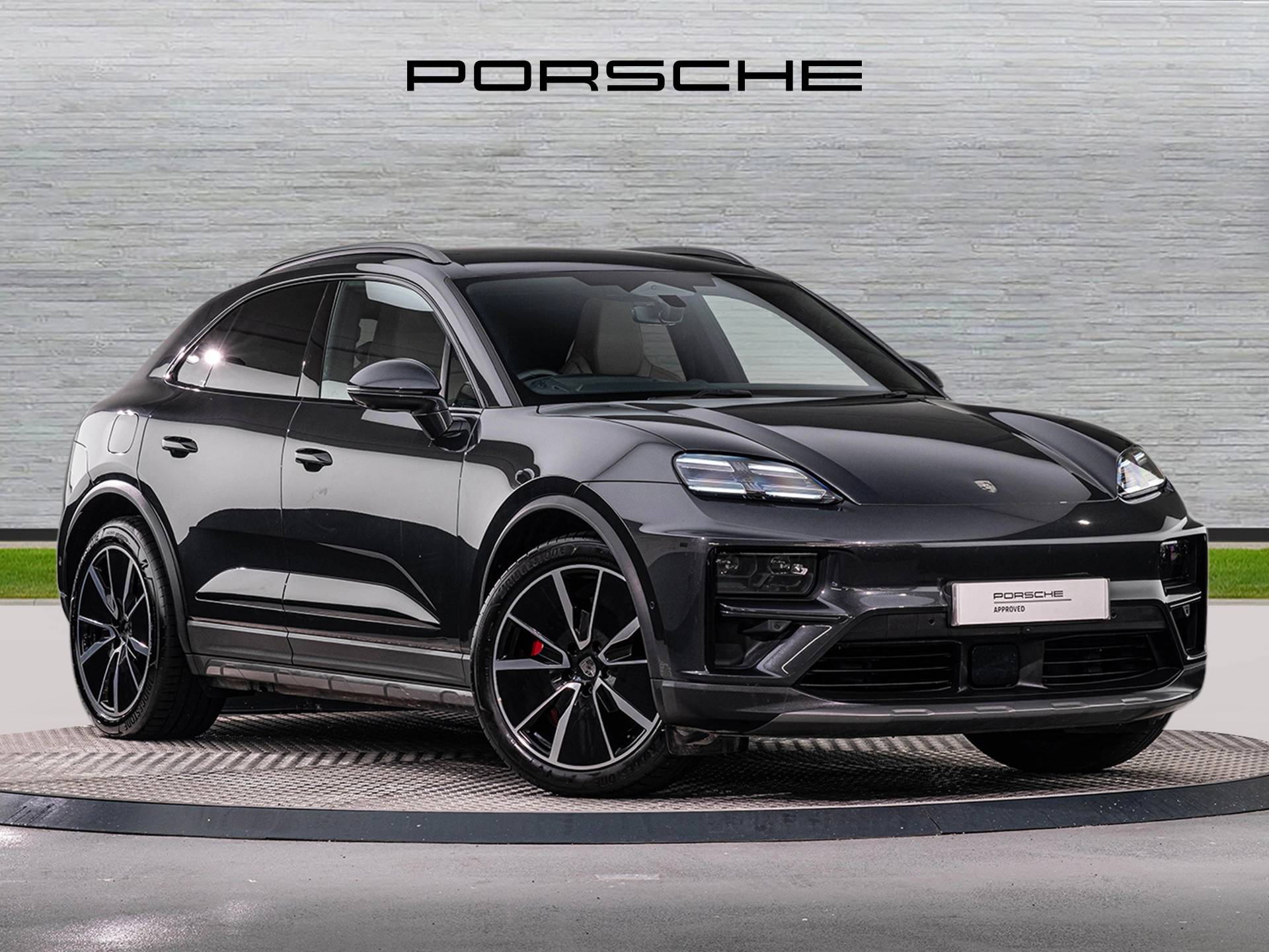 Macan Turbo, photo 1 of 46