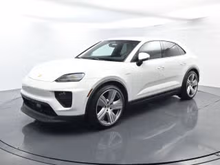 2025 Porsche Macan Macan 4 Electric's photo