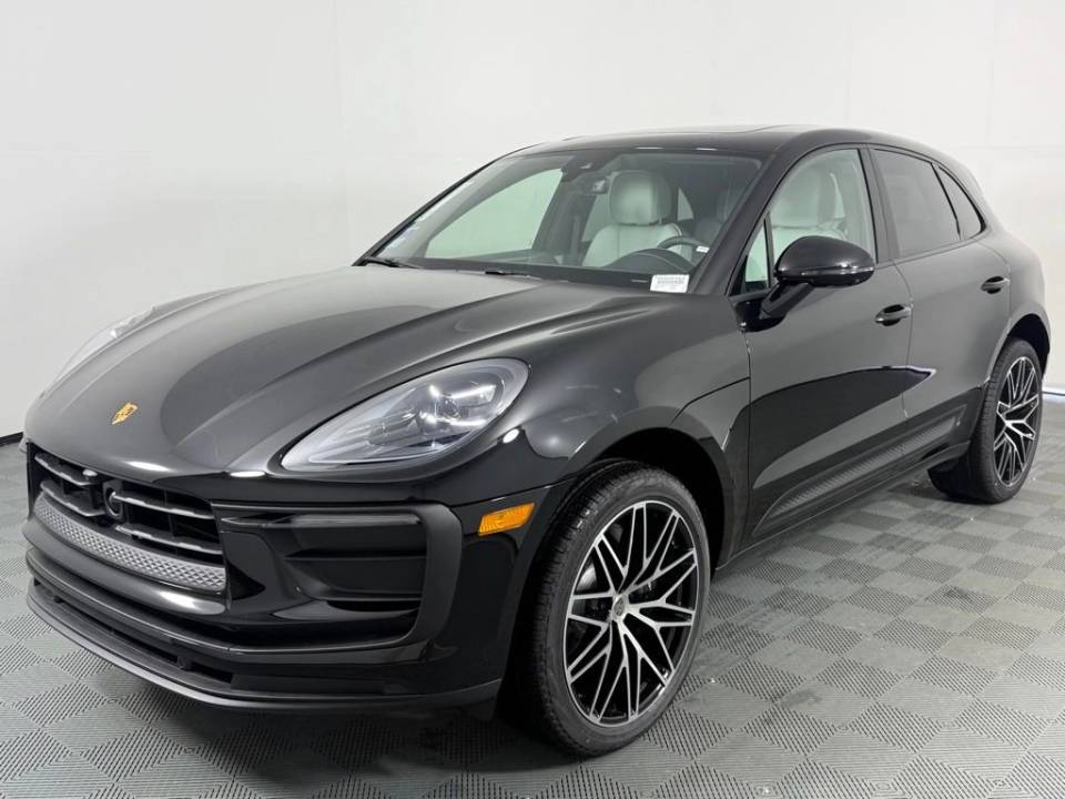 2025 Porsche Macan Base