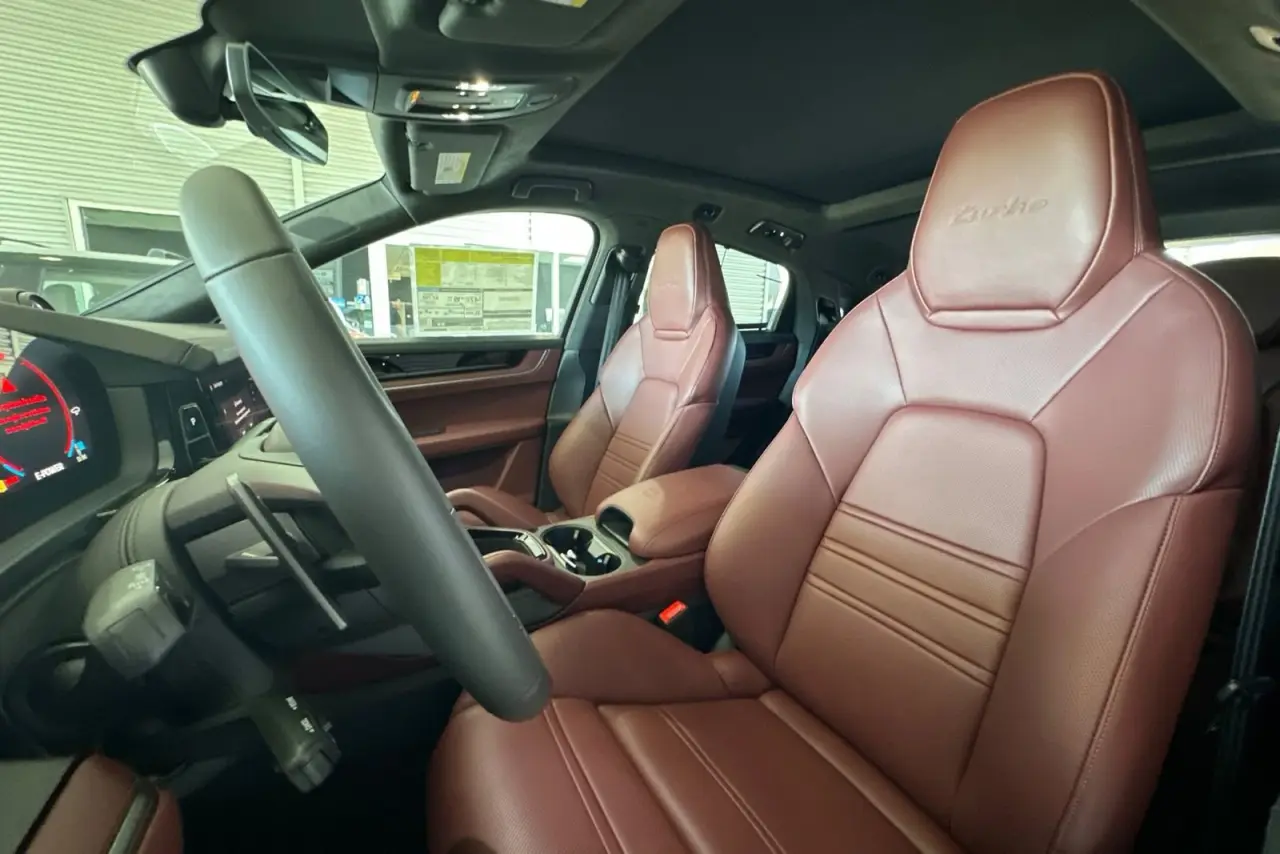 2025 Porsche Cayenne Coup Turbo E-Hybrid - Photo 40