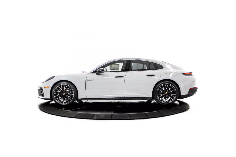 2026 Porsche Panamera 4 E-Hybrid - Photo 11