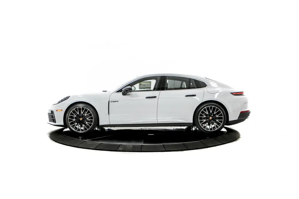 2026 Porsche Panamera 4 E-Hybrid - Photo 15