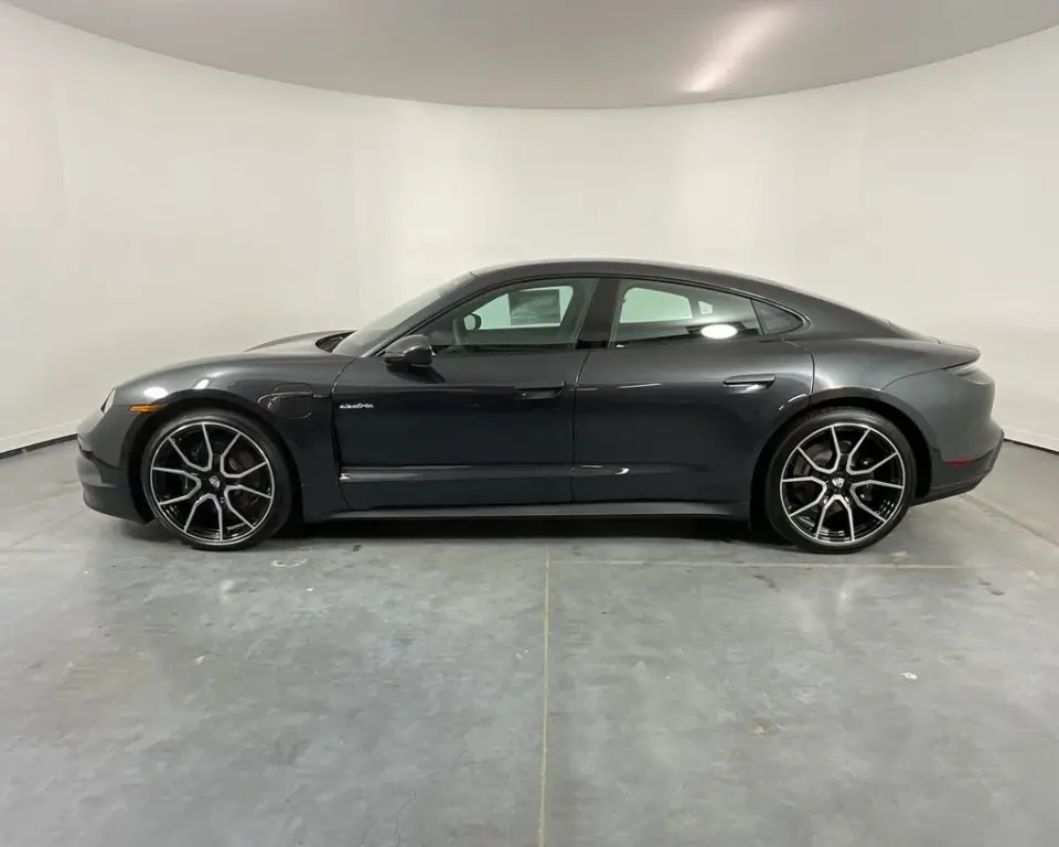 2025 Porsche Taycan Base - Photo 15