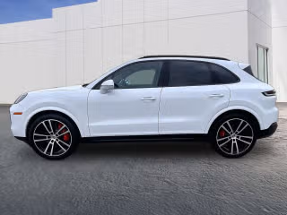 2024 Porsche Cayenne S - Photo 9