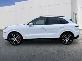 2024 Porsche Cayenne S - Photo 13