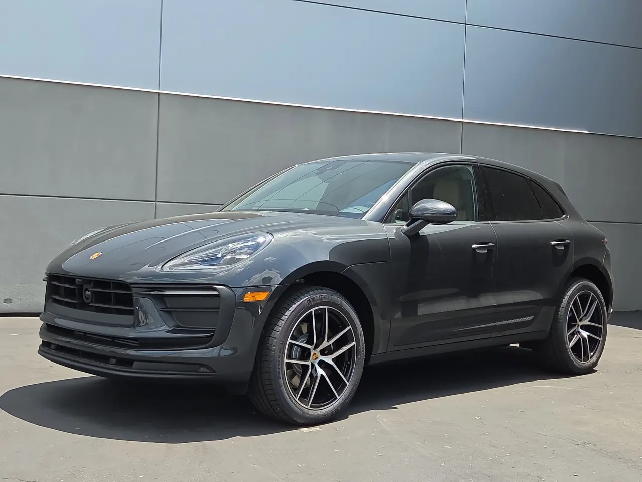 2025 Porsche Macan Base - Photo 8