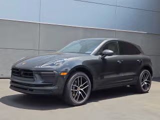 2025 Porsche Macan -'s photo