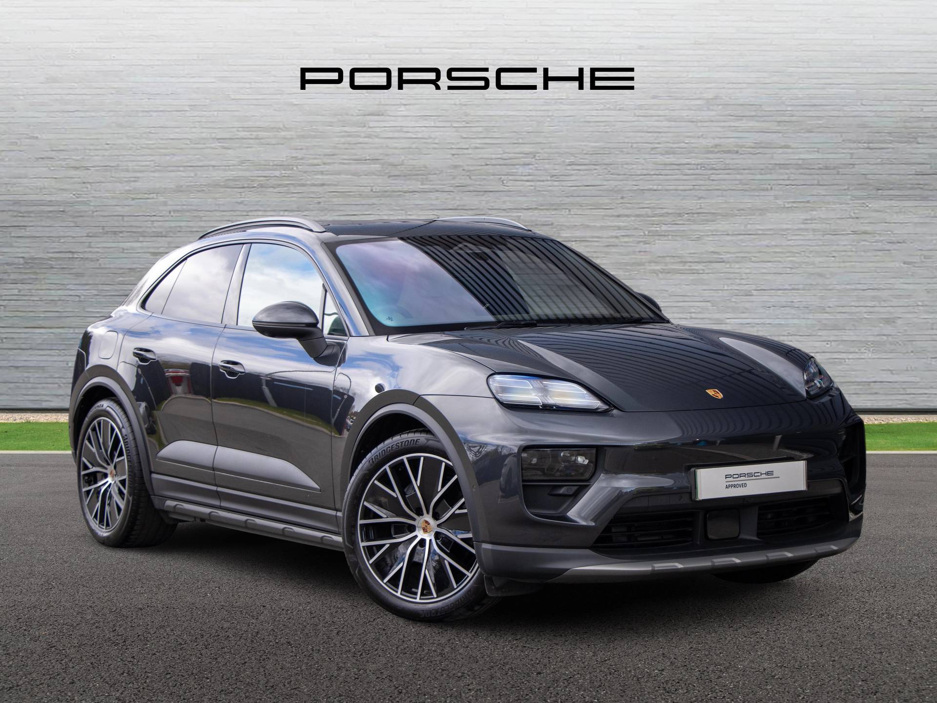 Macan 4, photo 1 of 33