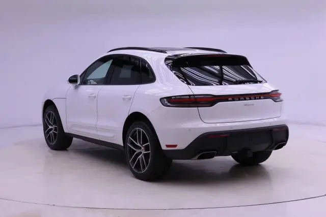 2025 Porsche Macan - Photo 22