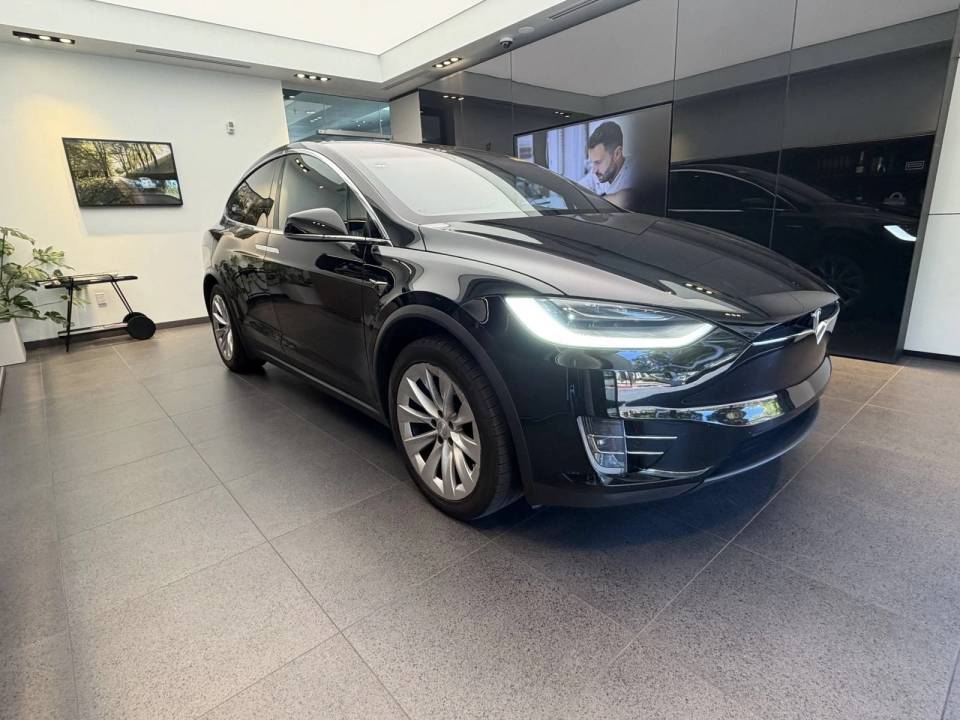 2021 Tesla Model X  AWD photo