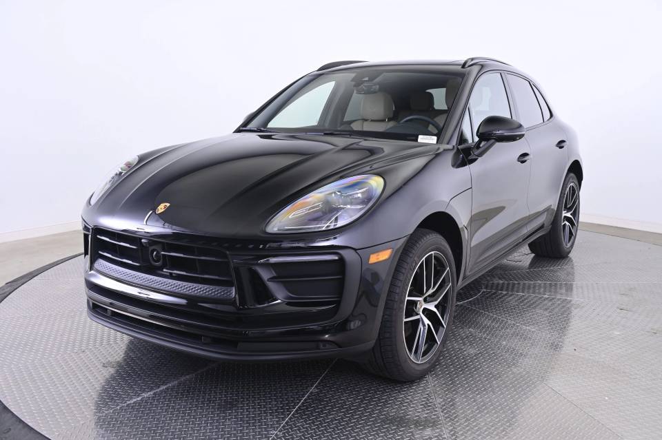 2025 Porsche Macan Base