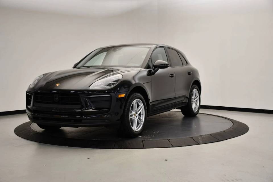 2025 Porsche Macan Base