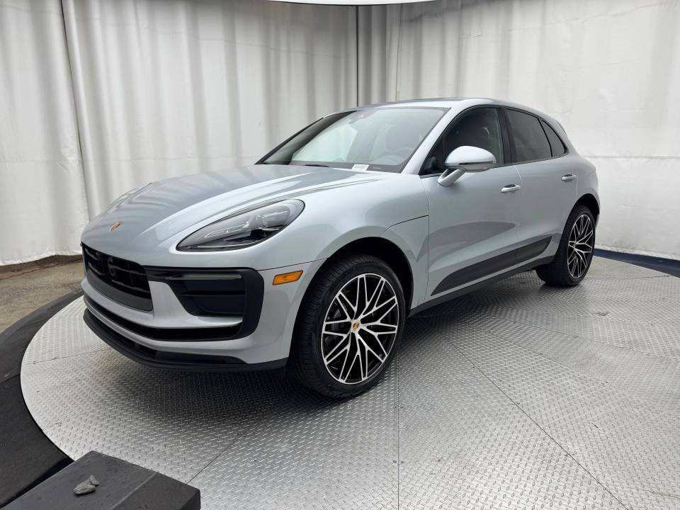 2026 Porsche Macan Base