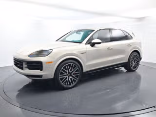 2026 Porsche Cayenne S E-Hybrid's photo