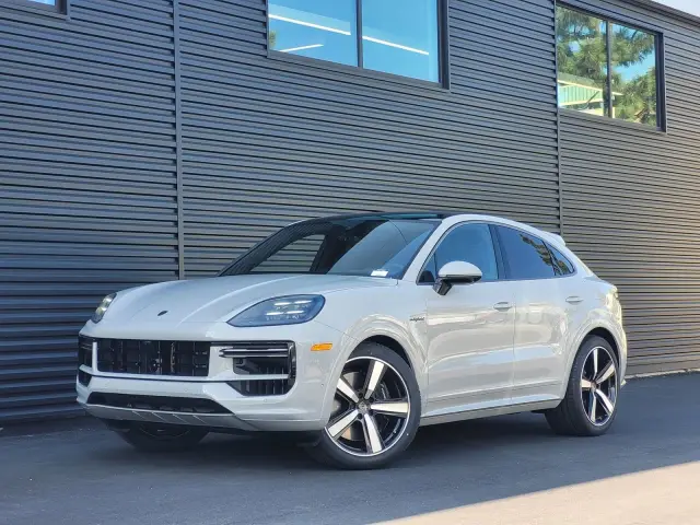 2025 Porsche Cayenne Coup Turbo E-Hybrid - Photo 6